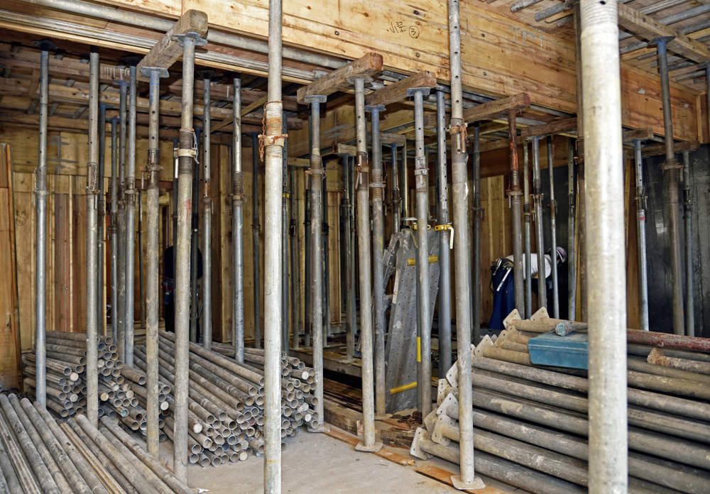 Adjustable props supporting slab formwork on site